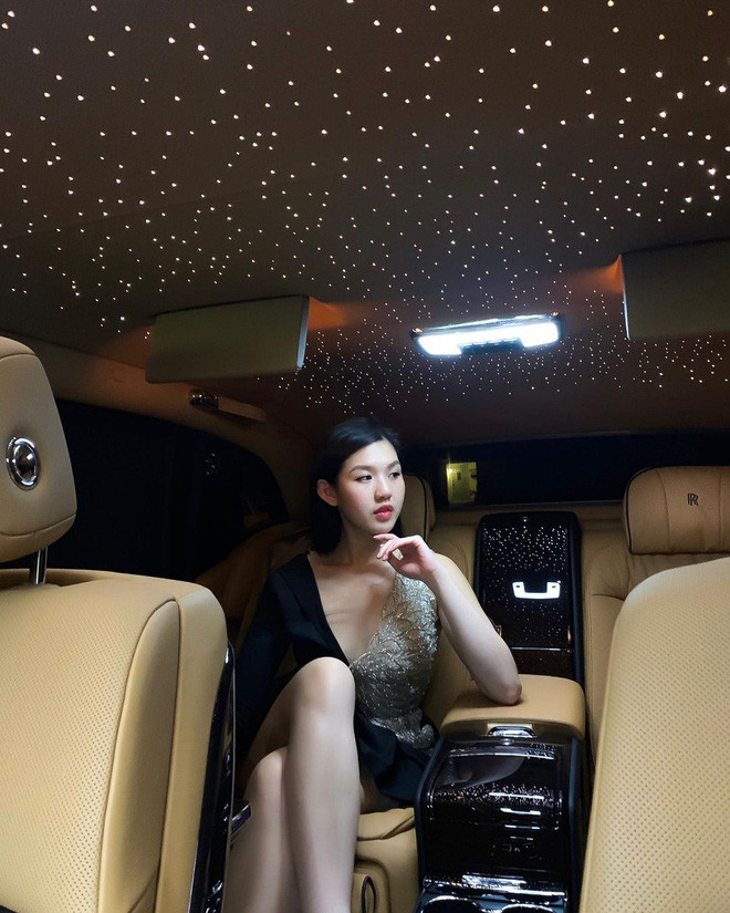 Có thể thấy dù là rich kid đi khắp năm châu bốn bể nhưng Tết đến xuân về, Tiểu Giang cũng mang tâm lý như những người bình thường là muốn trở về nhà đón Tết cùng gia đình.