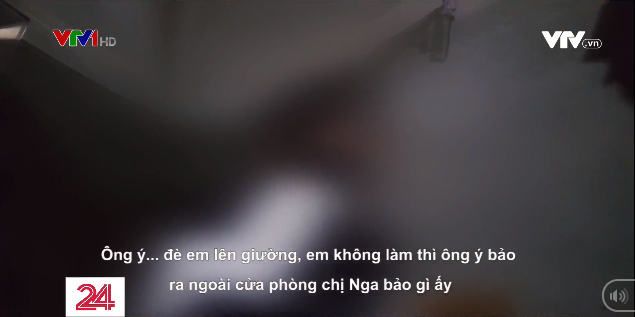 Dấu hiệu đầu tiên của vụ việc bắt đầu từ tháng 12/2019 vừa qua, sau khi Hiệu trưởng trường THCS Khánh Thượng phát hiện một số em học sinh nữ của trường có biểu hiện khác thường, nên đã gọi vào phòng làm việc để hỏi thông tin. (Ảnh cắt từ clip của VTV24)