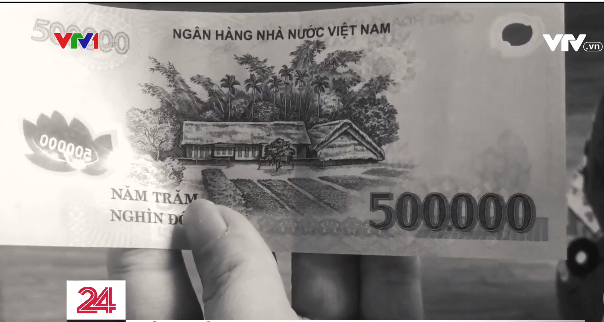 "Được 10 triệu thì lúc về chị nga đưa cho em 2 triệu, xong về 1 triệu chị Quỳnh Anh lấy còn Hiền lấy 500 ngàn đồng nốt", em học sinh nói. (Ảnh cắt từ clip của VTV24)