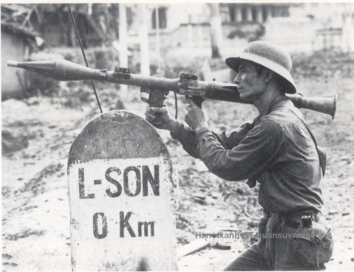 Theo đó trong trong suốt Chiến tranh Biên giới 1979, khác với phương châm "ngư đao sát kê" được Lục quân Trung Quốc sử dụng dưới mặt đất, Không quân Trung Quốc lại theo phương châm... "dương cung đợi bắn". Nghĩa là chuẩn bị kỹ càng, phô trương lực lượng nhưng chỉ... dương cung, chưa bắn vội. Nguồn ảnh: QDND.