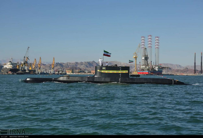 Theo truyền thông nhà nước Iran, tàu ngầm tấn công diesel-điện mới nhất của nước này mang tên Conqueror - hay "Kẻ chinh phạt" vừa chính thức được đưa vào trang bị hôm 17/2 vừa qua. Nguồn ảnh: IRNA.