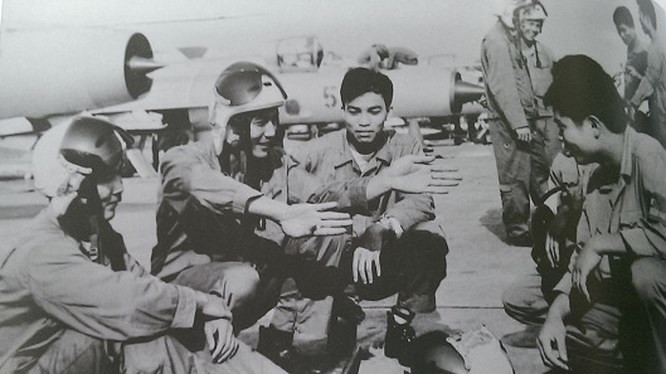 Trong khi đó Không quân Nhân dân Việt Nam đã nhận được một loạt máy bay MiG-21 từ Liên Xô và các nước XHCN từ năm... 1968 - nghĩa là trước cuộc Chiến tranh Biên giới phía Bắc hơn 10 năm - một thời gian quá đủ để các phi công của ta tích luỹ được kinh nghiệm chiến đấu để đối phó với loại máy bay xương sống chủ lực mà Trung Quốc đang có thời bấy giờ. Nguồn ảnh: QDND.