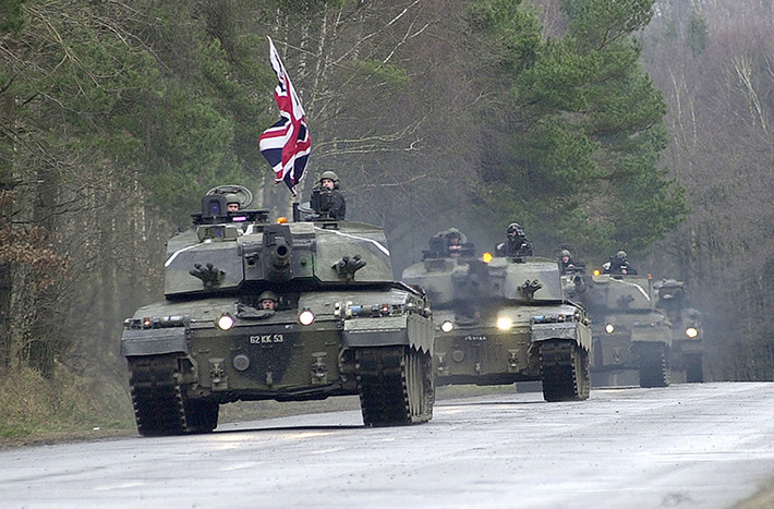 Trong khi đó Challenger 2 là dòng xe tăng chủ lực của Quân đội Anh từ năm 1998 cho tới nay và tới hiện tại Anh vẫn chưa có bất kỳ ứng viên nào để thay thế mẫu xe tăng này. Tuy nhiên trên thế giới Challenger 2 hiện vẫn nằm trong top những chiếc xe tăng mạnh nhất. Nguồn ảnh: UK Defence Journal