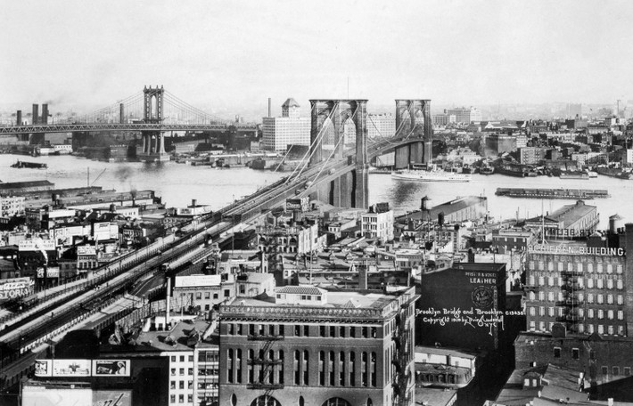Broklyn - khu vực phức tạp nhất New York với đủ mọi loại tội phạm 100 năm trước và ngày nay vẫn... phức tạp y hệt. Nguồn ảnh: Theatlantic.