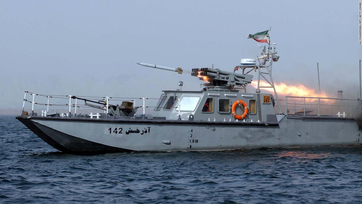 Hải quân Iran cũng là lực lượng khá có tiếng tăm, đặc biệt là với khả năng tự thiết kế và tự sản xuất tàu của mình. Hiện tại không thể rõ được chính xác số lượng tàu chiến và tàu ngầm đang phục vụ trong lực lượng Hải quân Iran nhưng chắc rằng đây sẽ là một con số không hề nhỏ. Nguồn ảnh: Flickr.