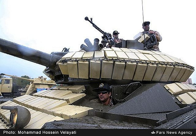 Điều đáng nói ở đây đó là kho xe tăng của Iran có cả các xe tăng của Mỹ và châu Âu được nước này mua lại từ trước khi xảy ra Cách mạng Hồi giáo năm 1978 - 1979. Ngoài ra cũng có các loại xe tăng do Iran tự thiết kế và nâng cấp từ các xe tăng đời cũ. Nguồn ảnh: FARS.