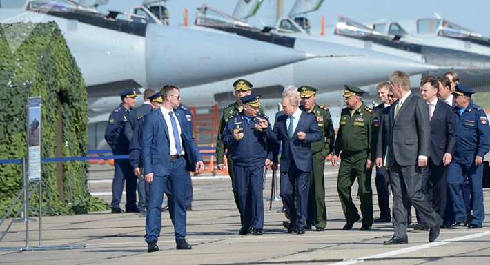 Điểm đến của Tổng thống Putin là Trung tâm thử nghiệm hàng không Chkalov ở thị trấn Akhtubinsk. Tại đây, nhà lãnh đạo Nga đã kiểm tra tiến độ chương trình phát triển chiến đấu cơ Su-57 và cả các chiến đấu cơ đang trong quá trình thử nghiệm tại trung tâm này. Nguồn ảnh: Sputnik.