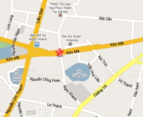 Vụ án cướp của giữa ban ngày đáng nhớ của Khánh Trắng là vụ cướp ở Kim Mã. Khánh quen biết anh Vũ Thanh Mạnh, trú tại 71D-E Kim Mã, Ba Đình. Anh Mạnh kinh doanh vũ trường và karaoke. Năm 1994, anh Mạnh vay của Dương Văn Đích 400 triệu đồng, giữa năm 1995 vay của Khánh “trắng” 105 triệu đồng, đầu năm 1996 vay của Trần Văn Minh (em ruột cùng mẹ khác cha với Khánh) 10 triệu đồng và một số người khác nữa. Hàng tháng, anh Mạnh vẫn trả một phần tiền gốc và lãi. Tuy nhiên, do kinh doanh thua lỗ nên ngày 4/5/1996, anh Mạnh đã mời các chủ nợ đến bàn cách trả nợ và xin khất nợ, cuộc họp này có cả Khánh “trắng”.