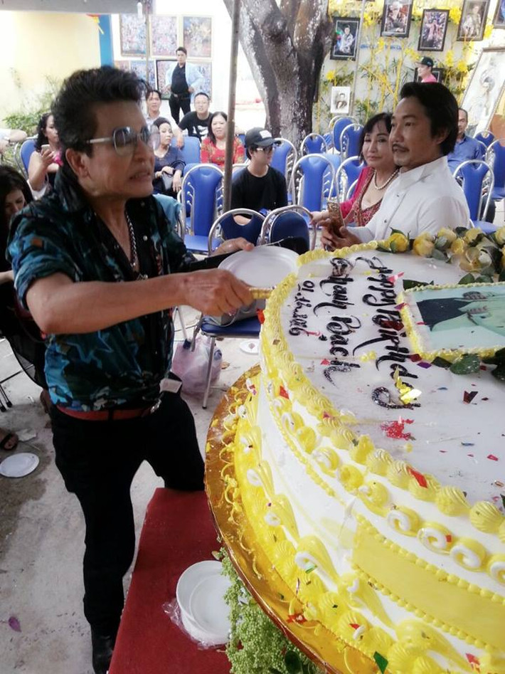 MC Thanh Bạch rạng rỡ trong ngày sinh nhật lần thứ 57.