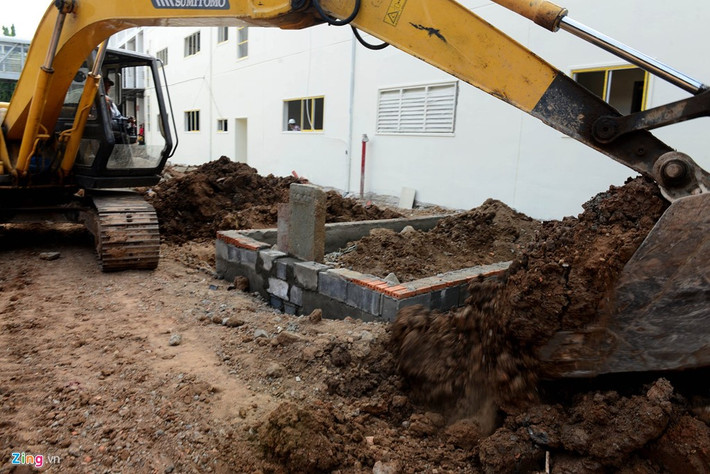 Đánh giá sơ bộ của một số nhà nghiên cứu, căn cứ vào mức độ tróc lở và bào mòn của mặt đá bia, niên đại của ngôi mộ này muộn nhất cũng vào năm 1905.