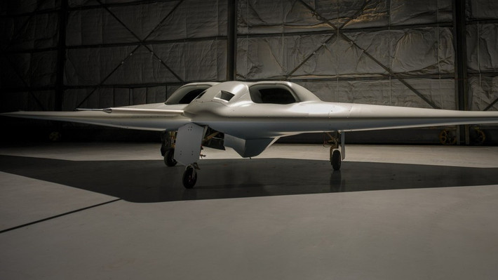 Tập đoàn Northrop Grumman lần đầu tiên giới thiệu bức ảnh về máy bay không người lái tàng hình XRQ-73 mới nhất của hãng, được tạo ra trong khuôn khổ chương trình có tên Shepard theo yêu cầu của DARPA (Cơ quan quản lý dự án quốc phòng tiên tiến của Mỹ).