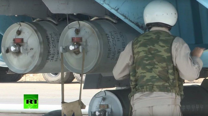 Tiêm kích F-16 Fighting Falcon theo đánh giá sẽ gây áp lực lớn lên các phi công lái máy bay ném bom Nga, buộc họ cắt bom không chính xác hay thậm chí là phải từ bỏ nhiệm vụ.