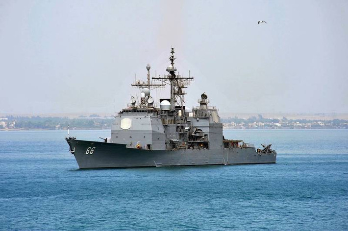 Ngoài USS Hue City (CG-66), Hải quân Mỹ cũng từng đặt tên "Khe Sanh" và "Da Nang" cho tàu đổ bộ tấn công lớp Tarawa được đóng năm 1976. Tuy nhiên, chiếc này khi đưa vào biên chế lại được chuyển thành tên là Peleliu. Do đó, CG-66 trở thành chiếc tàu chiến duy nhất của Hải quân Mỹ mang tên một thành phố của Việt Nam. Nguồn ảnh: Navaltoday.