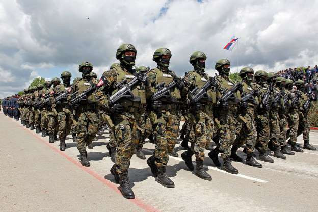 Lính đặc nhiệm Serbia có kiểu màu quân phục nguỵ trang rất giống với quân phục của lính Nga trước đây. Nguồn ảnh: MSN.
