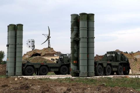 Đối mặt với những cáo buộc về việc triển khai tổ hợp phòng không S-500 tới Syria để thử nghiệm, quân đội Nga khẳng định đây là luận điệu vô căn cứ và nước này chưa từng có ý định thử nghiệm S-500 tại Syria. Nguồn ảnh: Rumil.