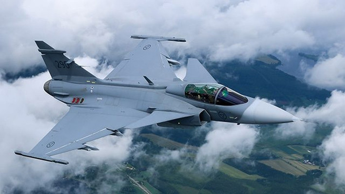 Bên cạnh đó, ấn phẩm Defense News lưu ý, đại diện của Saab đã xác nhận thông tin về việc từ năm ngoái, các phi công thuộc Lực lượng Vũ trang Ukraine đã được huấn luyện làm quen tiêm kích Gripen trên đất Thụy Điển.