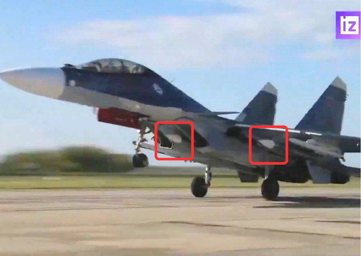 Cho dù radar N011M BARS hiện tại của Su-30SM và N035 Irbis đều có phạm vi trinh sát tối đa 400 km, nhưng khả năng nhận biết các vật thể nhỏ có diện tích phản xạ thấp cũng như kháng nhiễu của Irbis là tốt hơn rất nhiều.