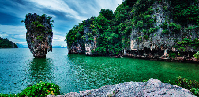 Đảo Khao Phing Kan là một "viên ngọc quý" ở Thái Lan và từng được lựa chọn làm bối cảnh cho bộ phim nổi tiếng James Bond. Cách tiện nhất để tới thiên đường này là đi thuyền từ Phuket và khi tới đây bạn sẽ không muốn rời đi.
