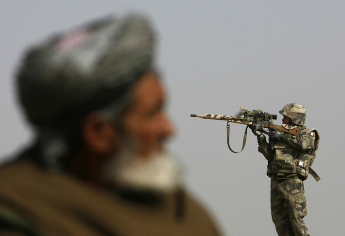 Một lính bắn tỉa Pháp ở quận Qarabagh, phía bắc Kabul. Nguồn ảnh: Reuters.