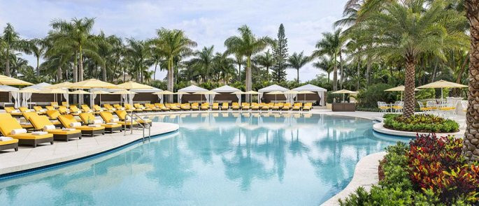 Hồ bơi ngoài trời rộng. (Ảnh: Booking)