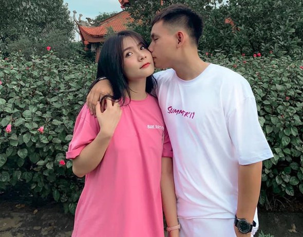 Tháng 11/2018, cô khiến nhiều người bất ngờ khi quyết định lên xe hoa về nhà chồng ở tuổi 18. Chia sẻ với Zing.vn, Thu Giang cho biết cô cảm thấy hạnh phúc và chưa bao giờ hối hận về việc cưới chồng sớm. "Chồng mình là người hiểu chuyện nên không bao giờ để mình buồn phiền chuyện gì cả, tụi mình chọn cách cùng chia sẻ để hiểu nhau hơn", cô nói.