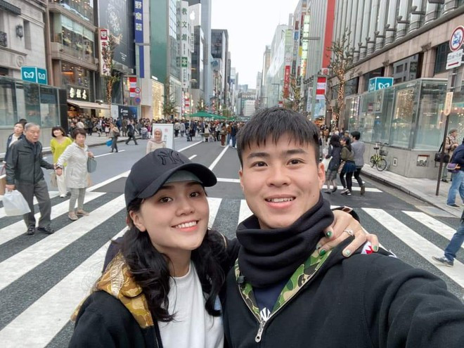 Trung vệ Đỗ Duy Mạnh và bạn gái Quỳnh Anh khoe loạt ảnh check-in tại nhiều điểm đến nổi tiếng của Nhật Bản.