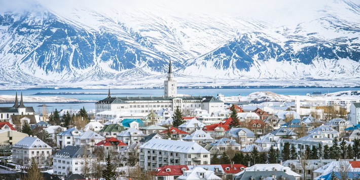 Rekyjavík, Iceland: Đây là một trong năm thành phố trong lành nhất mà du khách nên tới. Nhờ việc sử dụng năng lượng thay thế, người dân và khách du lịch có thể tận hưởng các nguồn tài nguyên thiên nhiên và điều kiện sống nguyên sơ. Năng lượng địa nhiệt - một nguồn điện tử sạch, chiếm khoảng 90% trong tiêu thụ điện và sưởi ấm thành phố này. Ảnh: Boyloso.