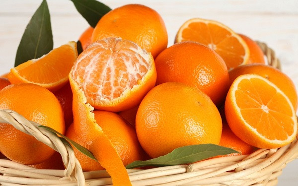 Cam Cam có thành phần chứa rất nhiều vitamin C và beta-cryptoxanthin. Các chất này giúp làm sạch, loại bỏ độc tố ra khỏi phổi, từ đó ngăn ngừa ung thư hiệu quả.