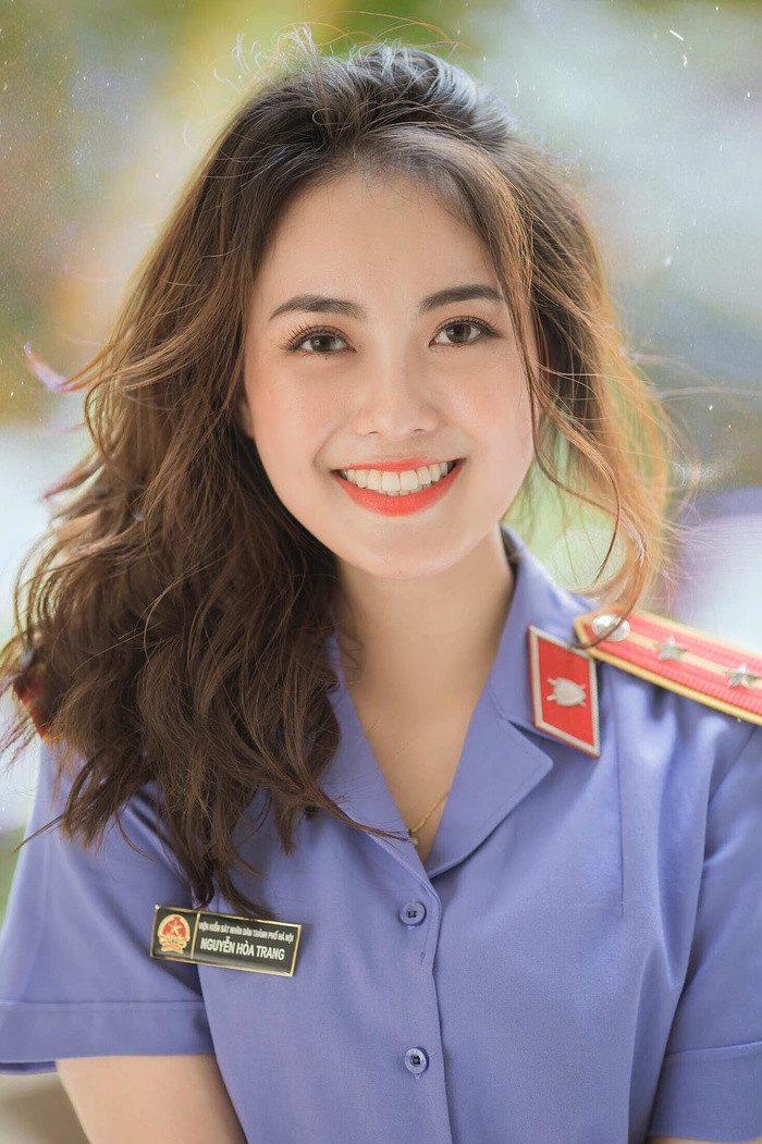 Chia sẻ với báo chí, Hoà Trang cho biết cô rất bất ngờ khi được nhiều người chú ý. Bộ ảnh được chụp với mục đích lưu lại khoảnh khắc mặc bộ đồ ngành mà cô yêu thích.