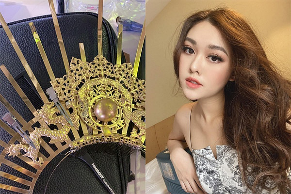 Tường San là đại diện của Việt Nam thi Hoa hậu Quốc tế 2019. Lọt vào top 8 là thành tích ấn tượng của cô. Tuy vậy, trước đêm chung kết, Tường San đã gặp khó khăn khi chiếc mấn trong trang phục truyền thống bị gãy. Trước tình huống phát sinh ngoài ý muốn này, Tường San kể cô phải dậy từ rất sớm và tìm cách khắc phục. Cô đã sử dụng kẹp tóc để giữ cố định.