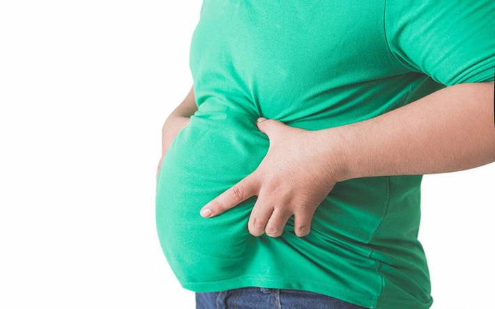 Nguy cơ béo phì: Buổi sáng không ăn, nên buổi trưa và buổi tối chúng ta sẽ có xu hướng ăn nhiều hơn cho đủ năng lượng. Dẫn tới thức ăn sẽ không kịp tiêu hóa hết, khiến cho nhiệt lượng ngày một tăng, lượng mỡ tích tụ lại ngày càng nhiều, có thể dẫn đến bệnh béo phì.