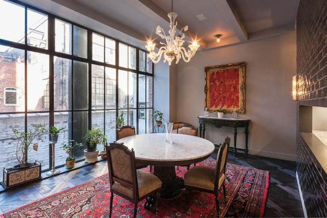 Nữ ca sĩ Taylor Swift từng thuê một căn nhà phố trị giá 11,5 triệu USD ở West Village để sinh sống. Tiện ích nổi bật ở đây là hồ bơi hiện đại, sang trọng trong nhà. Ảnh: StreetEasy.