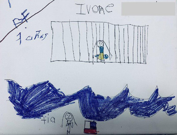 Bé Ivone, 7 tuổi, cũng đã vẽ một bức tranh mô tả cô bé bên trong một cái lồng gần bờ sông. Dì cô bé đang đợi ở phía bên kia, cạnh một lá cờ Mỹ. Những đứa trẻ xin tị nạn ở Matamoros như Jose, Genesis và Ivone ngủ trong những chiếc lều đã được quyên góp, ăn các thực phẩm mà các tình nguyện viên từ cả hai bên biên giới cố gắng mang đến cho họ hàng ngày. Nhiều đứa trẻ trong số chúng đến từ khu vực Trung Mỹ. Ảnh: Time.