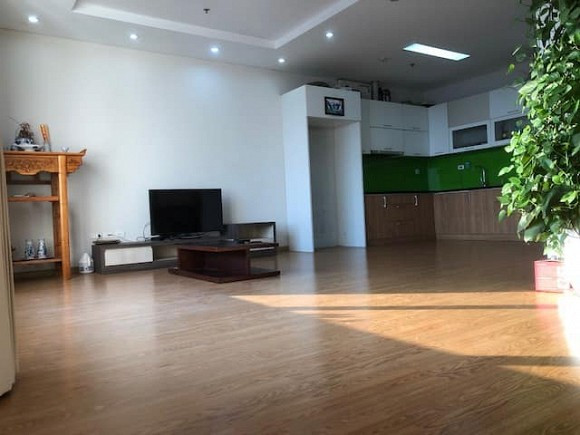 Mới đây, BTV Hữu Bằng đã rao bán căn hộ rộng 92 m2 với 2 phòng ngủ tại Cầu Giấy, Hà Nội. Được biết, giá căn hộ của BTV Hữu Hằng có giá hơn 3 tỉ đồng.