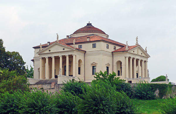 Villa Almerica Capra là một biệt thự sang trọng ở Italy, thuộc thời đại Rennaurg và được thiết kế bởi Andrea Palladio. (Ảnh: Spearswms)
