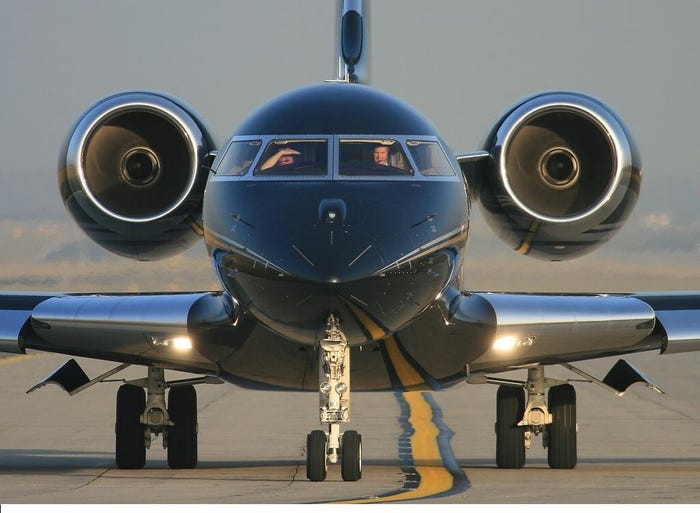 Ông sở hữu một chiếc phi cơ cao cấp của Bombardier trị giá 45 triệu USD. Ảnh: RealityPod.