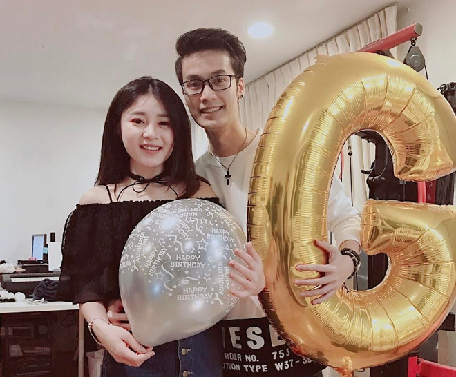Anh Quang là du học sinh Mỹ được nhiều người quan tâm vì có chuyện tình lãng mạn với rich kid Cẩm Tú - cô nàng gây chú ý khi tiêu 100.000 USD cho một lần shopping. Cả hai hiện sinh sống, làm việc tại Mỹ, thường khoe ảnh mua sắm, du lịch sang chảnh trên trang cá nhân.