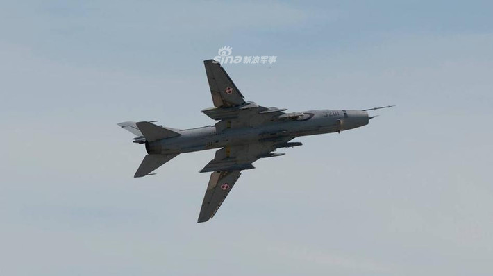 Chiến đấu cơ cánh cụp cánh xòe Su-22. Ở tốc độ thấp, Su-22 sẽ xòe cánh để tăng lực nâng, khi bay ở tốc độ cao, nó sẽ cụp cánh để tăng tốc độ. Nguồn ảnh: Moment.