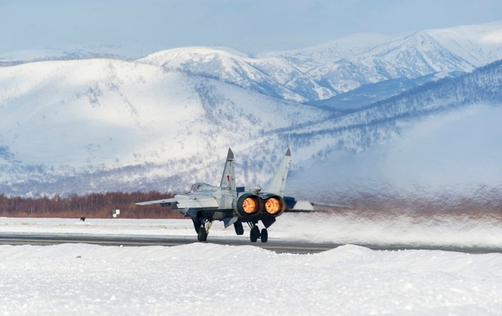 Được trang bị hai động cơ Tumansky R-15BD-300, MiG-31 có khả năng leo lên độ cao 10.000 mét chỉ trong vòng 8 phút. Nguồn ảnh: BI.
