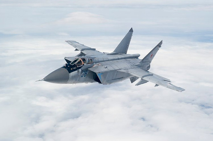Đây cũng chính là lý do tại sao phi công Liên Xô trước đây và phi công Nga ngày nay hay gọi MiG-31 bằng biệt danh "Quái vật Mach 3". Nguồn ảnh: BI.