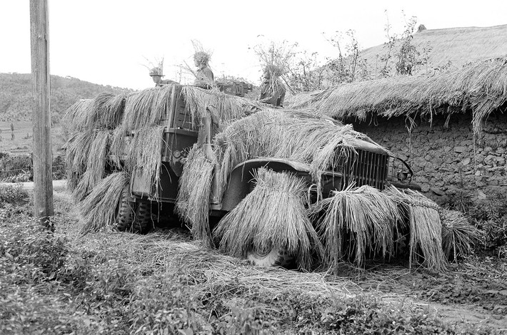 Sai lầm của Mỹ bắt đầu từ ngày 24/11/1950 khi lực lượng Liên quân do Mỹ dẫn đầu đã chiếm được gần như toàn bộ lãnh thổ Triều Tiên và tiến qua sông Áp Lục - đặt chân lên lãnh thổ Trung Quốc khiến Bắc Kinh tung Chí Nguyện Quân vào trận đánh..Nguồn ảnh: Theatlantic.