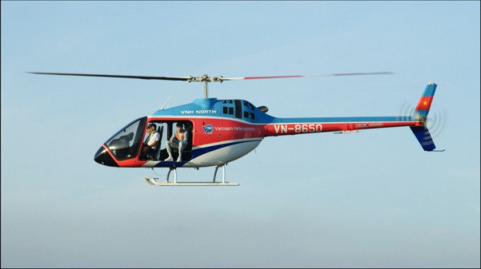 Điểm độc đáo của MV này chính là cảnh quay chỉ vỏn vẹn cảnh Đen Vâu ngồi rap trên chiếc trực thăng lơ lửng trên trời.