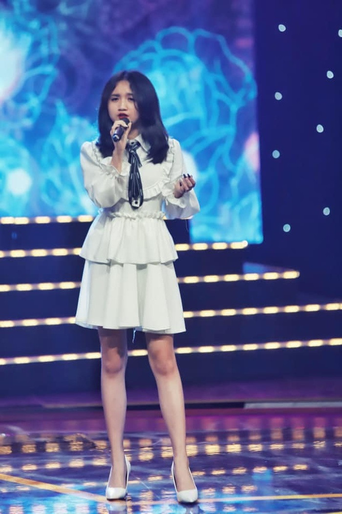 Sinh ra trong gia đình có bố là nghệ sĩ, cô bé đã có ước mơ trở thành ca sĩ chuyên nghiệp từ bé.