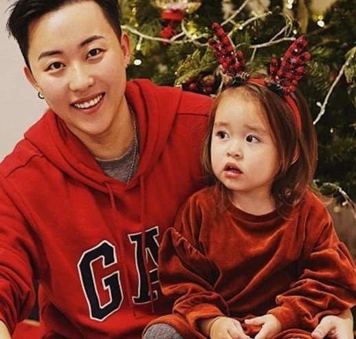 Khi câu chuyện của Hải Dương được chia sẻ rộng rãi, không ít người lên tiếng chỉ trích thậm tệ rằng cô ích kỷ vì làm cho con gái sinh ra không có cha.