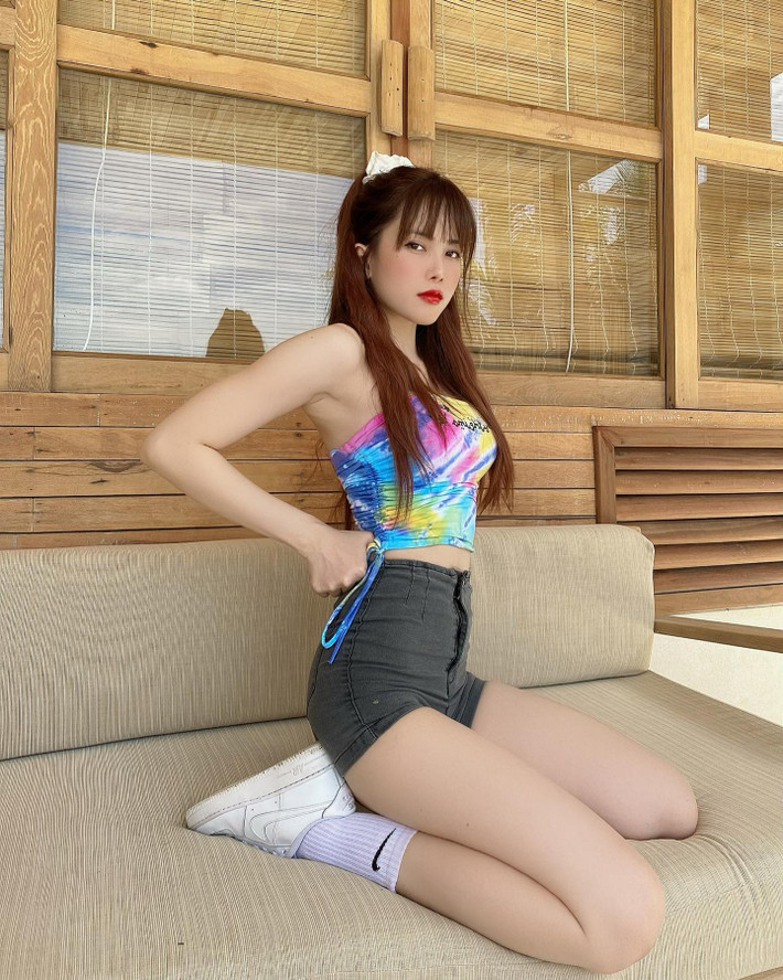 Trước những lời chê bai đó, mới đây nữ ca sĩ đã lên tiếng khẳng định lại khuôn mặt của mình, đồng thời tung ra loạt hình ảnh chứng minh vóc dáng cực chuẩn không chê nổi.