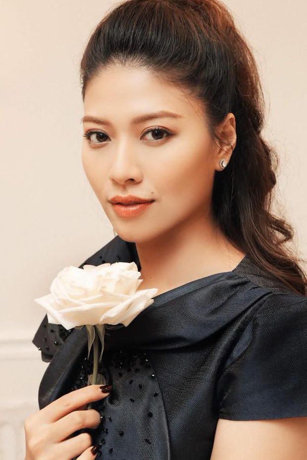 Sở hữu vẻ đẹp gợi cảm, thần thái thanh lịch, BTV Ngọc Trinh luôn được ngưỡng mộ về cả nhan sắc lẫn nghiệp vụ chuyên môn.