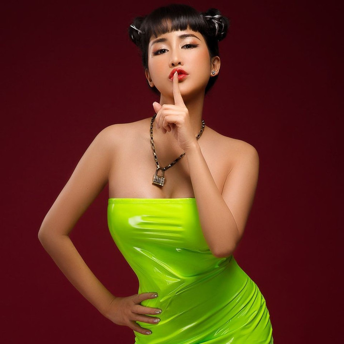 Trang Moon là một trong nữ DJ được quan tâm bậc nhất tại Hà thành. Cô nổi tiếng sau khi tham gia chương trình "The Remix - Hòa âm ánh sáng" khi biển diễn cùng đội với Sơn Tùng M-TP.