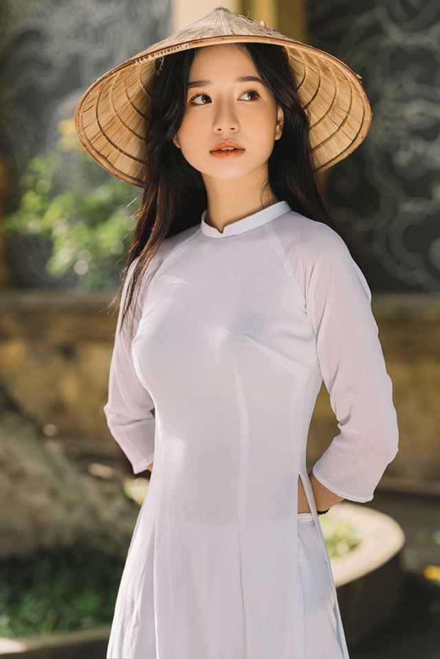 Ngoài thời gian dành cho việc học ở trường, Mai Linh cũng thử sức với công việc mẫu ảnh tự do.
