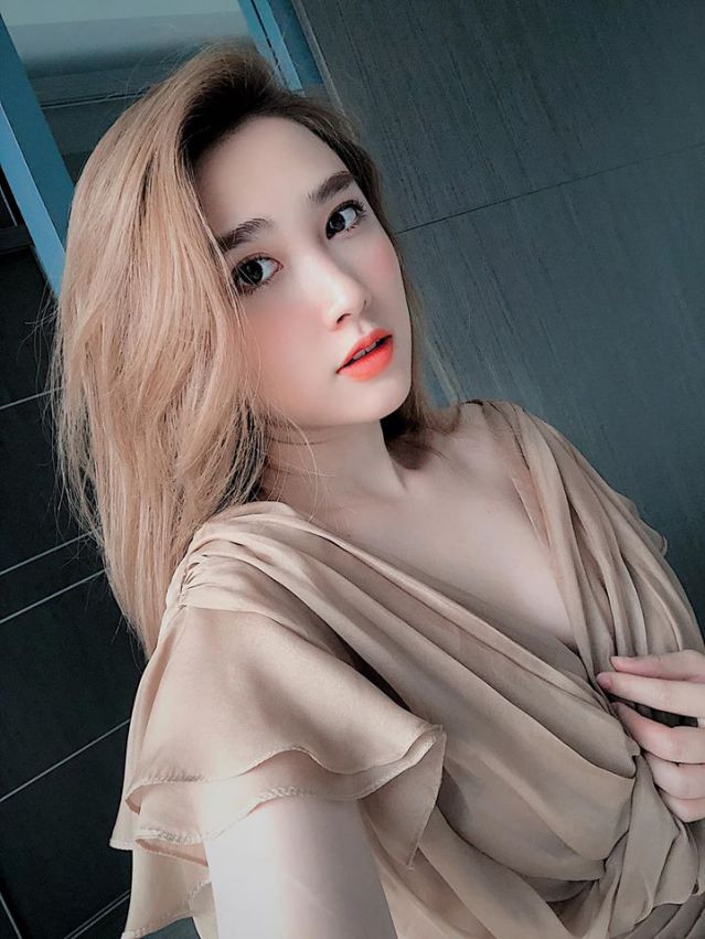 Cô nàng có tên biệt danh Thanh "mèo", sinh năm 1996 là một trong những mỹ nhân được cho là đã hẹn hò với thủ môn Bùi Tiến Dũng trong khoảng 8/2018 đến 6/2019 rồi chia tay.