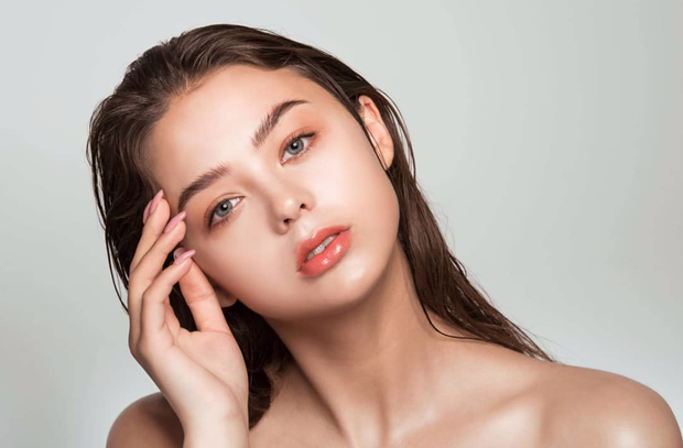 Khi trang điểm nhẹ nhàng, trông Dianka dễ thương đúng chuẩn búp bê.